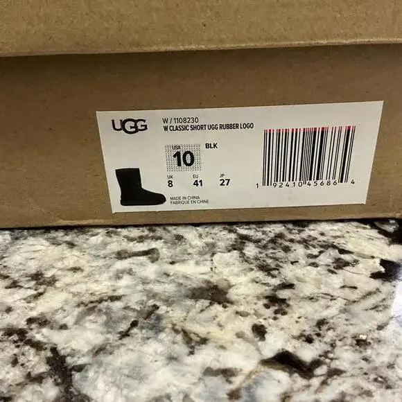 UGG Classic Short Rubber Logo Black